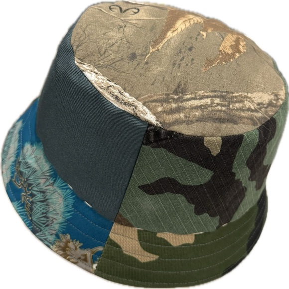 Bucket hat 22in green and black color tones,various brands and fabrics.  unisex